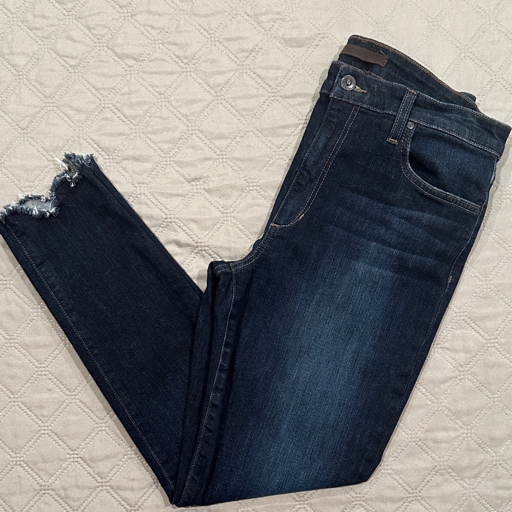 JOE’S High Rise Skinny Ankle Crop Jean.